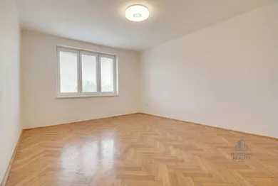 Byty na predaj 3-izbový, Nové Zámky · €106 000