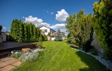 Na predaj 6-izbový dom, 294 m², Bratislava-Staré Mesto, Jarovce