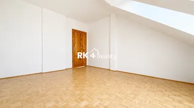 Na predaj 4-izbový byt, 137 m², Bratislava-Ružinov, Dulovo námestie