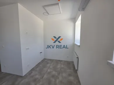 Na prenájom objekt, 23 m², Hlohovec, Pribinova