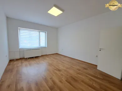 Na prenájom 3-izbový byt, 100 m², Poprad, Námestie sv. Egídia