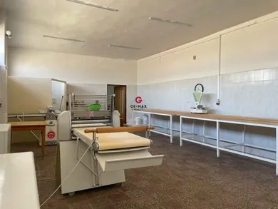 Na predaj komerčné, 200 m², Rad, Hlavná