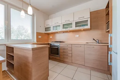 Na prenájom 2-izbový byt, 55 m², Bratislava-Ružinov, Tučkova