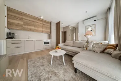 Na predaj 3-izbový byt, 70 m², Bratislava-Staré Mesto, Ľadová
