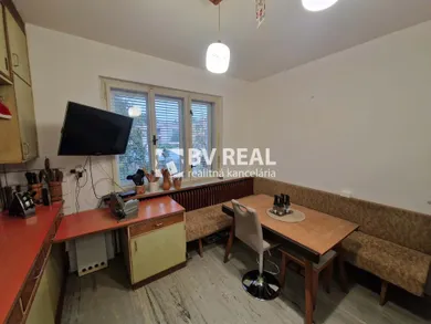 Na predaj 5-izbový dom, 135 m², Prievidza, Puškinova