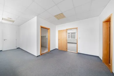 Na prenájom komerčné, 160 m², Bratislava-Ružinov, Jarabinková