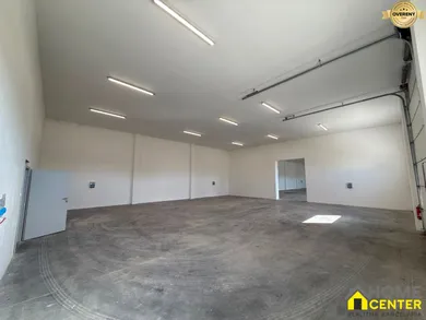 Na predaj komerčné, 770 m², Komárno, Harčáš