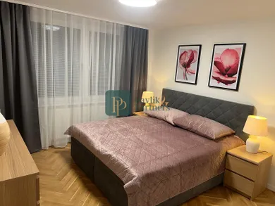 Na prenájom 2-izbový byt, 65 m², Nitra, Ďumbierska