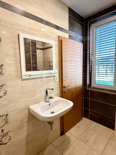Na prenájom 4-izbový dom, 108 m², Pata, Lipová