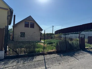 Na predaj 2-izbový dom, 58 m², Bratislava-Ružinov