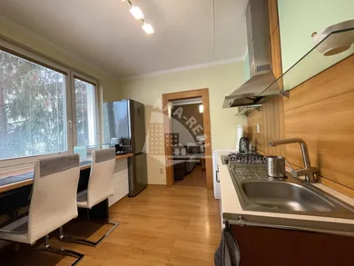 Na predaj 2-izbový byt, 59 m², Banská Bystrica