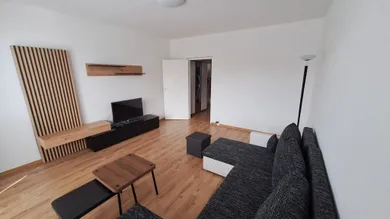 Na prenájom 3-izbový byt, 71 m², Bratislava-Karlova Ves