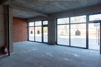 Komerčné priestory na predaj, Sekule · €177 000