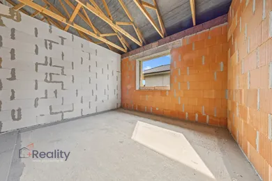Na predaj 4-izbový dom, 130 m², Nové Zámky, Gúgska