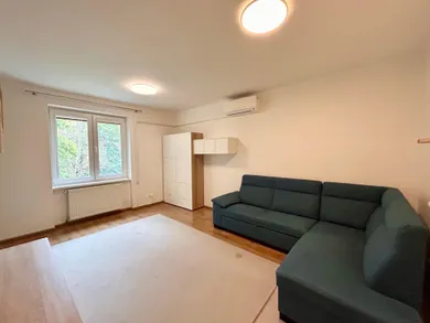 Na prenájom 2-izbový byt, 54 m², Pezinok, Záhradná