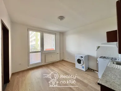 Na prenájom 1-izbový byt, 42 m², Nové Zámky, Nábrežná