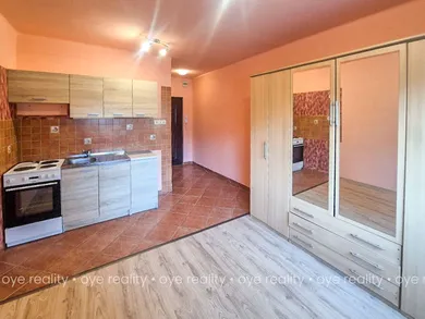 Mieszkania na sprzedaż, 1-pokojowe, Komárno · €67 900