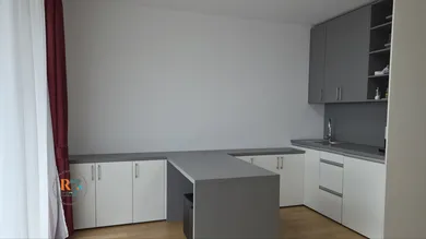 Na predaj 2-izbový byt, 51 m², Bratislava-Nové Mesto, Tomášikova