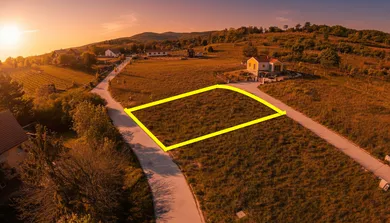 Na predaj pozemok, 702 m², Modra, Harmónia