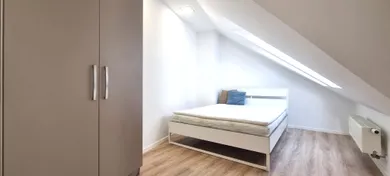 Na prenájom 3-izbový byt, 74 m², Bratislava-Staré Mesto