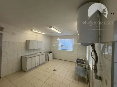 Na predaj objekt, 165 m², Kolárovo