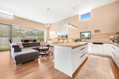 Na predaj 4-izbový dom, 221 m², Dunajský Klátov