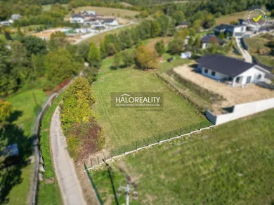 Na predaj pozemok, 587 m², Považská Bystrica