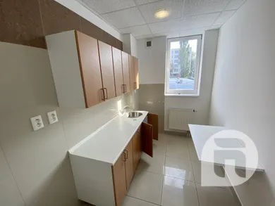 Na prenájom 6-izbový dom, 193 m², Bratislava-Ružinov
