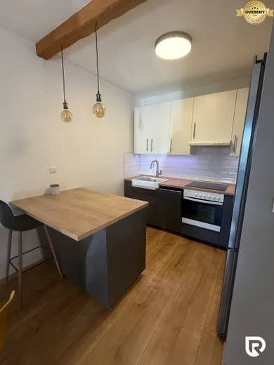 Na prenájom 2-izbový byt, 59 m², Bratislava-Nové Mesto, Tomášikova