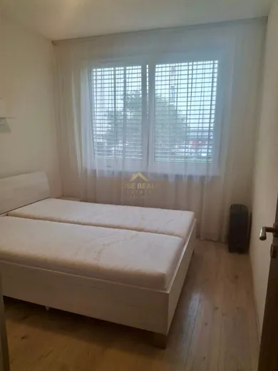 Na prenájom 2-izbový byt, 50 m², Bratislava-Staré Mesto, Dunajská