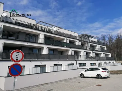 Na prenájom 2-izbový byt, 49 m², Prievidza, Na Karasiny