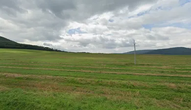 Na predaj pozemok, Oslany