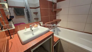 Na predaj 2-izbový byt, 62 m², Nové Zámky, Šafáriková