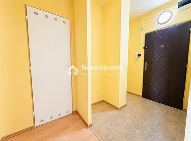 Na predaj 2-izbový byt, 60 m², Želiezovce, Sládkovičova