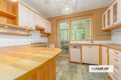 Na predaj 5-izbový dom, 130 m², Bratislava-Záhorská Bystrica