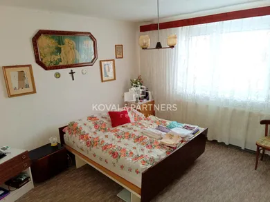 Na predaj 6-izbový dom, 200 m², Hrušovany