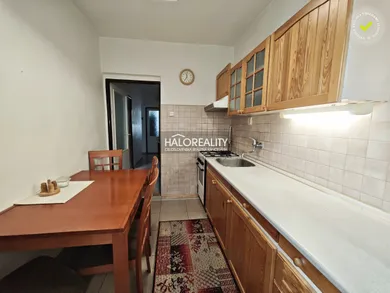 Na predaj 4-izbový byt, 92 m², Martin, Kratinová