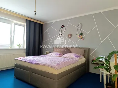 Na predaj 6-izbový dom, 200 m², Hrušovany