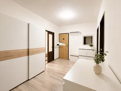 Mieszkania na wynajem, 4-pokojowe, Bratislava-Petržalka · €800