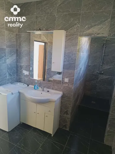 Na predaj dom, Ohrady, Pod záhradami