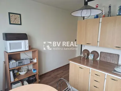 Na predaj 3-izbový byt, 63 m², Prievidza, Štefana Králika