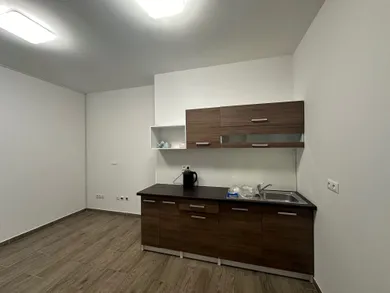 Na predaj komerčné, 114 m², Bratislava-Podunajské Biskupice, Kazanská