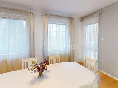 Na predaj 4-izbový byt, 99 m², Bratislava-Nové Mesto, Magurská