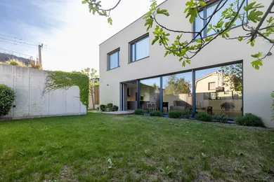 Na predaj dom, 202 m², Bratislava-Nové Mesto, Jeséniova