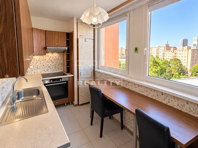 Na predaj 1-izbový byt, 35 m², Bratislava-Petržalka