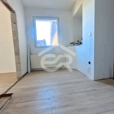 Na predaj objekt, Tajná