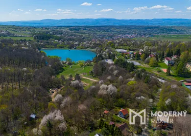 Na predaj pozemok, Kokošovce