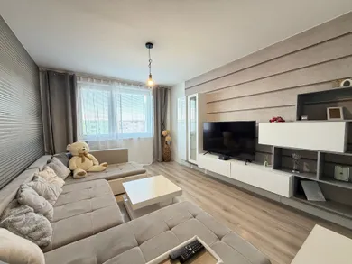 Na prenájom 2-izbový byt, 66 m², Levice, Kyjevská