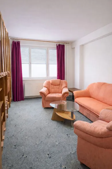 Na prenájom 2-izbový byt, 61 m², Bratislava-Rača, Karpatské námestie