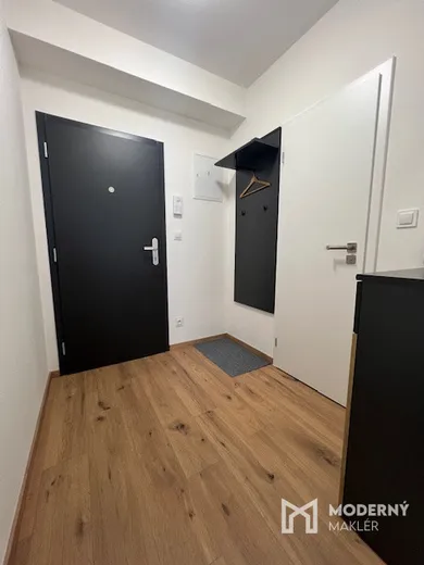 Na prenájom 2-izbový byt, 44 m², Trenčín, Halalovka